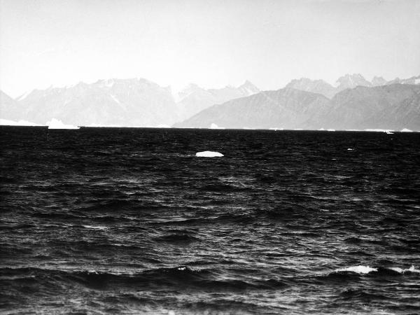 Groenlandia occidentale - Nord dell'Oceano Atlantico - Baia di Baffin? - Montagne - Icebergs