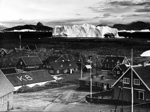 Groenlandia occidentale - Nord dell'Oceano Atlantico - Baia di Baffin - Comune di Qaasuitsup - Villaggio - Uummannaq - Case - Icebergs