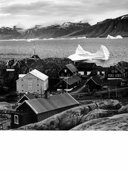 Groenlandia occidentale - Nord dell'Oceano Atlantico - Baia di Baffin - Comune di Qaasuitsup - Villaggio - Uummannaq - Case - Botti - Icebergs