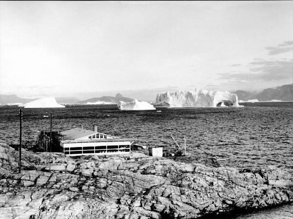 Groenlandia occidentale - Nord dell'Oceano Atlantico - Baia di Baffin - Comune di Qaasuitsup - Villaggio - Uummannaq - Casa - Icebergs