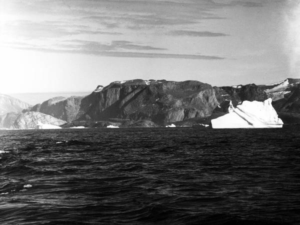 Groenlandia occidentale - Nord dell'Oceano Atlantico - Baia di Baffin? - Montagne - Icebergs