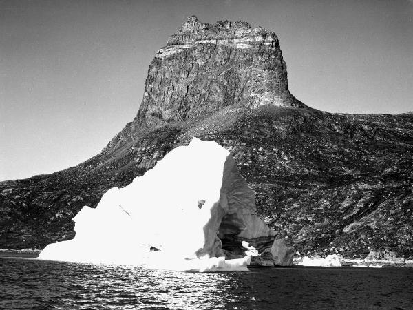 Groenlandia occidentale - Nord dell'Oceano Atlantico - Baia di Baffin - Comune di Qaasuitsup - Isola di Kuvdlorssuaq - Montagna - Pollice del Diavolo - Icebergs