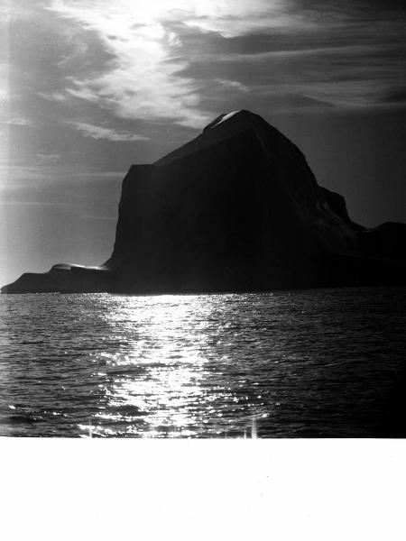 Groenlandia occidentale - Nord dell'Oceano Atlantico - Baia di Baffin? - "Sole di mezzanotte" - Iceberg