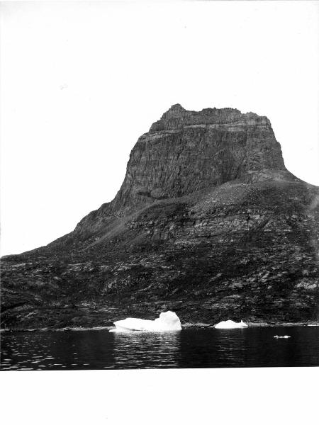 Groenlandia occidentale - Nord dell'Oceano Atlantico - Baia di Baffin - Comune di Qaasuitsup - Isola di Kuvdlorssuaq - Montagna - Pollice del Diavolo