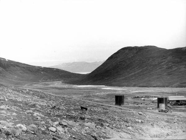 Groenlandia orientale - Mare di Groenlandia - Kong Oscar Fjord - Scoresby Land - Mesters Vig - Miniera - "Nordisk Mineselskab A.S."