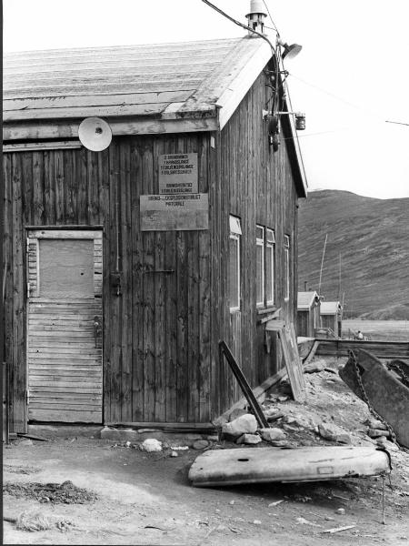 Groenlandia orientale - Mare di Groenlandia - Kong Oscar Fjord - Scoresby Land - Mesters Vig - Miniera - "Nordisk Mineselskab A.S." - Negozio