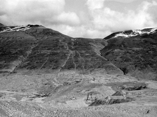 Groenlandia orientale - Mare di Groenlandia - Kong Oscar Fjord - Scoresby Land - Alpi Stauning - Vallata - Skeldal - Morena