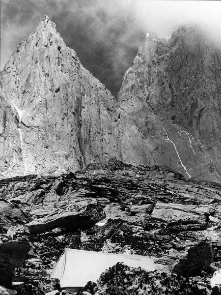 Patagonia cilena - Provincia di Ultima Esperanza - Ande patagoniche - Massiccio del Paine - Torri del Paine - Torre nord - Torre centrale - Campo 4 - Tenda "Ettore Moretti"