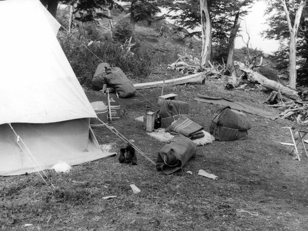 Patagonia cilena - Provincia di Ultima Esperanza - Ande patagoniche - Massiccio del Paine - Paine principale - Campo base - Tenda - Rifornimenti