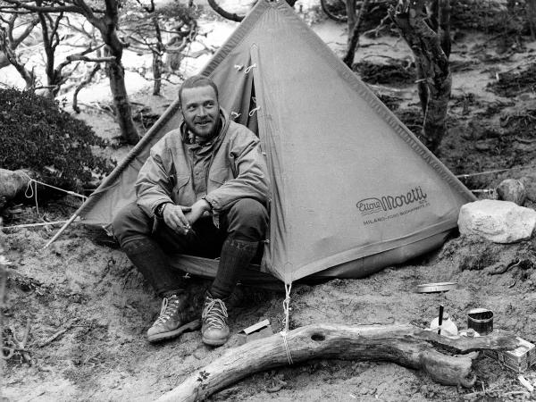 Ritratto - Uomo - Alpinista - Monzino, Guido - Patagonia cilena - Provincia di Ultima Esperanza - Ande patagoniche - Massiccio del Paine - Torri del Paine - Campo 2 - Tenda "Ettore Moretti"