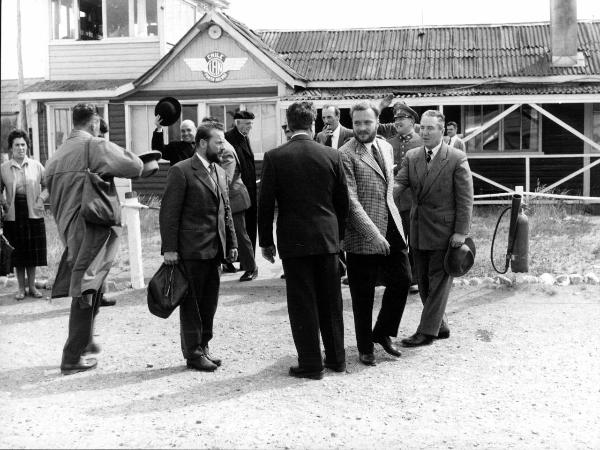 Cile meridionale - Provincia di Magallanes - Punta Arenas - Aeroporto - "Lan" - Uomini - Barmasse, Gino - Monzino, Guido