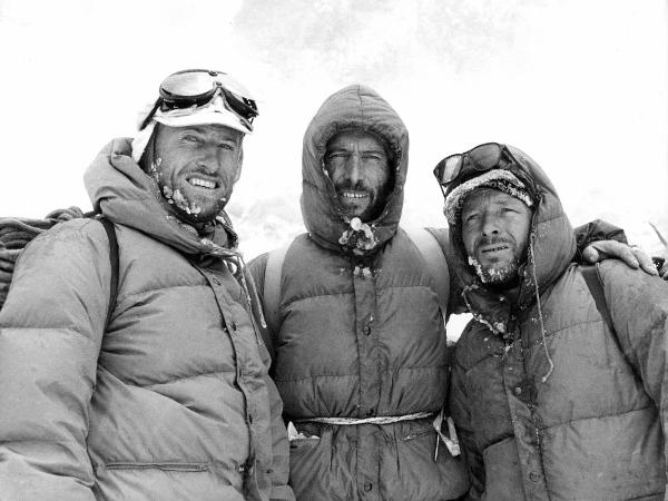 Ritratto di gruppo - Alpinisti - Barmasse, Gino - Carrel, Marcello - Pession, Pacifico - Patagonia cilena - Provincia di Ultima Esperanza - Ande patagoniche - Massiccio del Paine - Paine principale