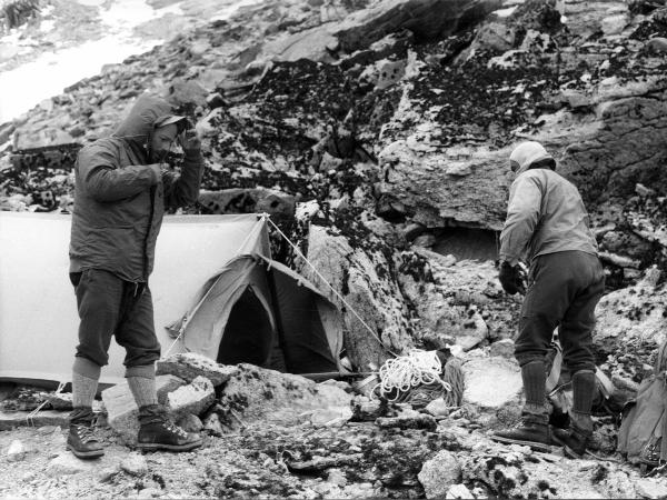 Patagonia cilena - Provincia di Ultima Esperanza - Ande patagoniche - Massiccio del Paine - Torri del Paine - Campo 4 - Alpinisti - Barmasse, Gino