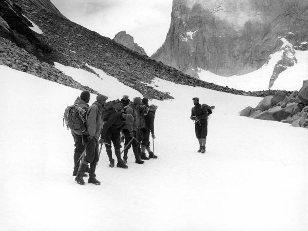 Patagonia cilena - Provincia di Ultima Esperanza - Ande patagoniche - Massiccio del Paine - Torri del Paine - Alpinisti - Carrel, Marcello - Gobbi, Toni