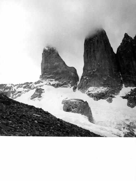 Patagonia cilena - Provincia di Ultima Esperanza - Ande patagoniche - Massiccio del Paine - Torre sud - Torre centrale