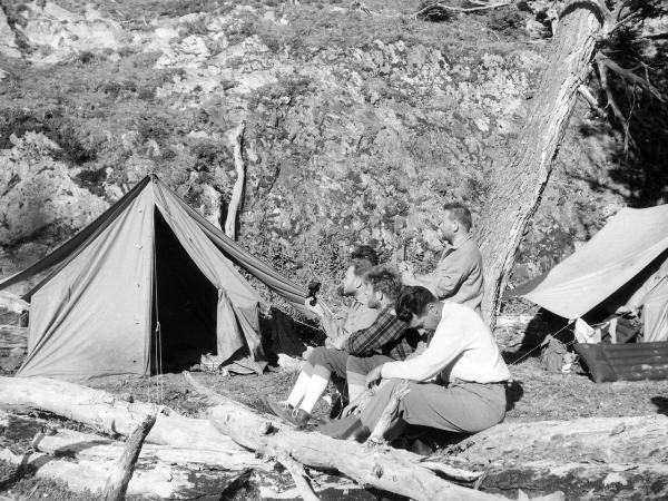 Patagonia cilena - Provincia di Ultima Esperanza - Ande patagoniche - Massiccio del Paine - Paine principale - Campo base - Uomini - Tenente - Aranda, Arturo - Barmasse, Gino - Monzino, Guido - Pession, Pierino - Tenda