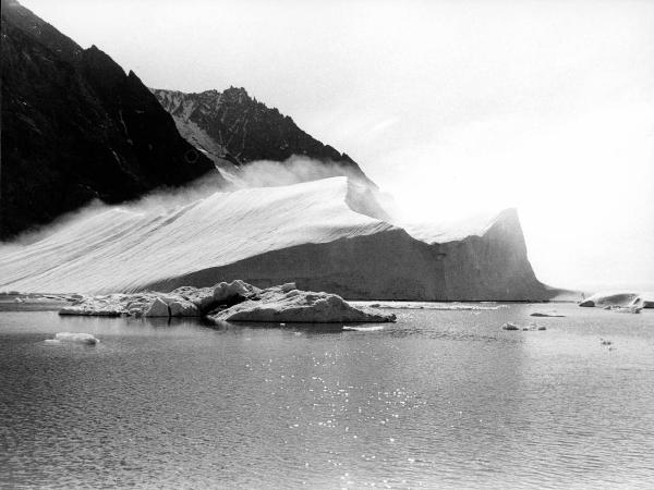 Groenlandia occidentale - Nord dell'Oceano Atlantico - Penisola di Akuliaruseq - Valle Nerdlerit - Iceberg