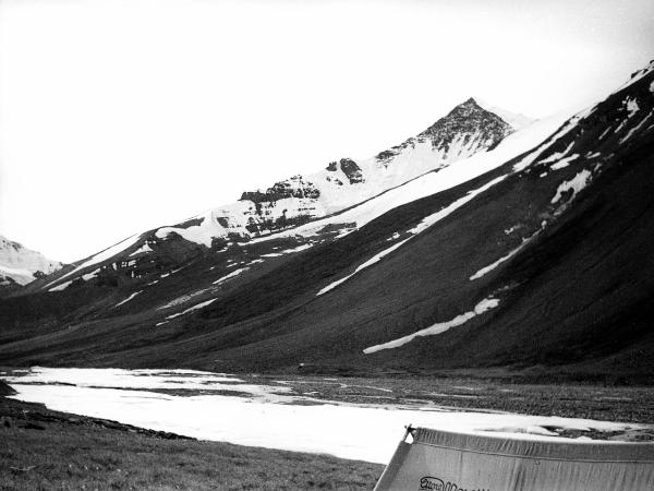 Groenlandia occidentale - Nord dell'Oceano Atlantico - Penisola di Akuliaruseq - Valle Nerdlerit - Montagna - Snepyramiden - Campo 1 - Tenda "Ettore Moretti"
