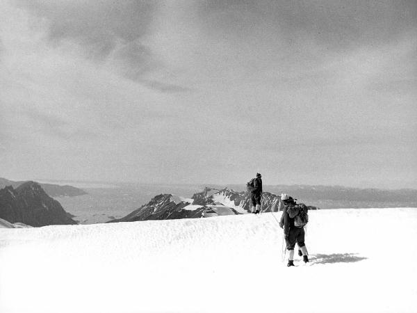 Groenlandia occidentale - Nord dell'Oceano Atlantico - Penisola di Akuliaruseq - Montagna - Snepyramiden - Alpinisti - Ghiacciaio - Fiordo