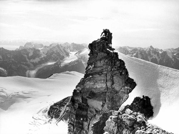 Groenlandia occidentale - Nord dell'Oceano Atlantico - Penisola di Akuliaruseq - Montagna - Vetta della Snepyramiden - Alpinisti - Montagne - Ghiacciai