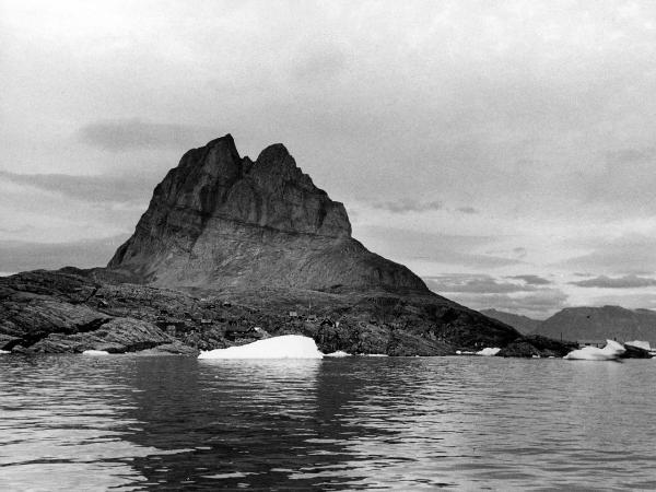 Groenlandia occidentale - Nord dell'Oceano Atlantico - Baia di Baffin - Comune di Qaasuitsup - Villaggio - Uummannaq - Montagna - Heart-shaped