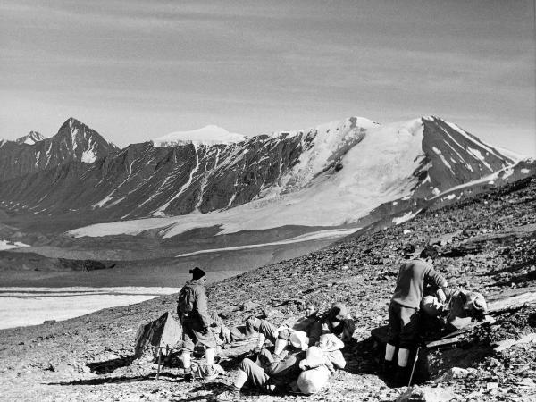 Groenlandia occidentale - Nord dell'Oceano Atlantico - Penisola di Akuliaruseq - Valle Nerdlerit - Alpinisti - Carrel, Antonio - Monzino, Guido - Pession, Pierino - Montagne - Ghiacciai