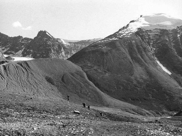 Groenlandia occidentale - Nord dell'Oceano Atlantico - Penisola di Akuliaruseq - Valle Nerdlerit - Alpinisti - Montagne