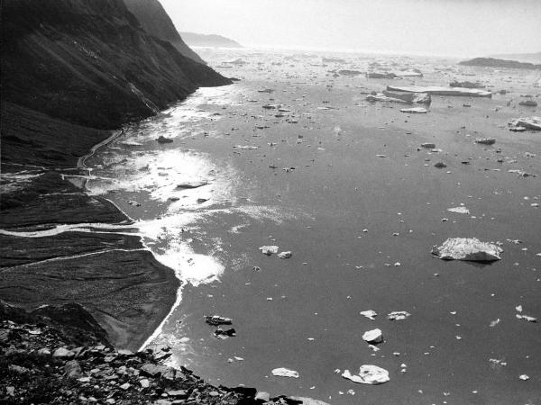 Groenlandia occidentale - Nord dell'Oceano Atlantico - Penisola di Akuliaruseq - Valle Nerdlerit - Icebergs - Barca - "Franz Terzo"