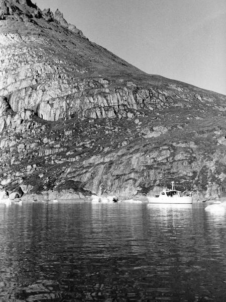Groenlandia occidentale - Nord dell'Oceano Atlantico - Penisola di Akuliaruseq - Valle Nerdlerit - Barca - "Franz Terzo"