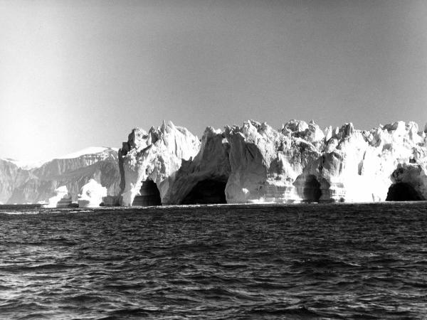 Groenlandia occidentale - Nord dell'Oceano Atlantico - Baia di Baffin - Iceberg - Montagne