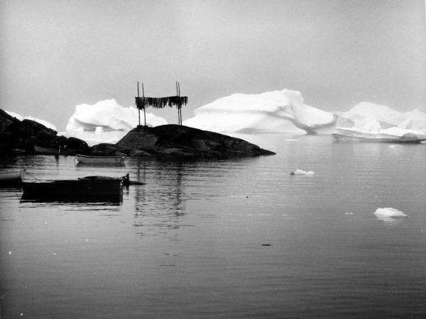 Groenlandia occidentale - Nord dell'Oceano Atlantico - Baia di Baffin - Comune di Qaasuitsup - Villaggio - Uummannaq - Icebergs - Strisce di polpa di pesce