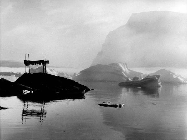 Groenlandia occidentale - Nord dell'Oceano Atlantico - Baia di Baffin - Comune di Qaasuitsup - Villaggio - Uummannaq - Icebergs - Strisce di polpa di pesce