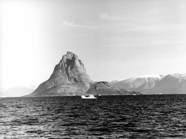 Groenlandia occidentale - Nord dell'Oceano Atlantico - Baia di Baffin - Montagna - Heart-shaped