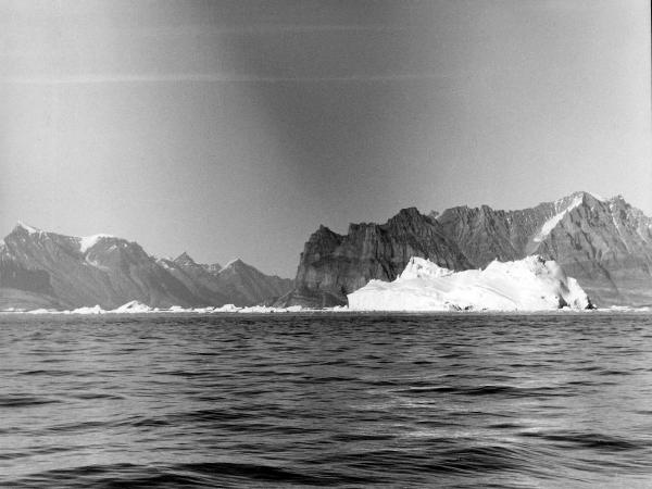 Groenlandia occidentale - Nord dell'Oceano Atlantico - Baia di Baffin - Montagne - Icebergs