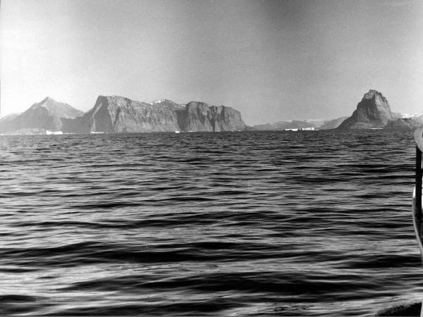 Groenlandia occidentale - Nord dell'Oceano Atlantico - Baia di Baffin - Montagne - Heart-shaped - Icebergs