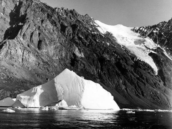 Groenlandia occidentale - Nord dell'Oceano Atlantico - Penisola di Akuliaruseq - Iceberg - Montagne - Ghiacciai