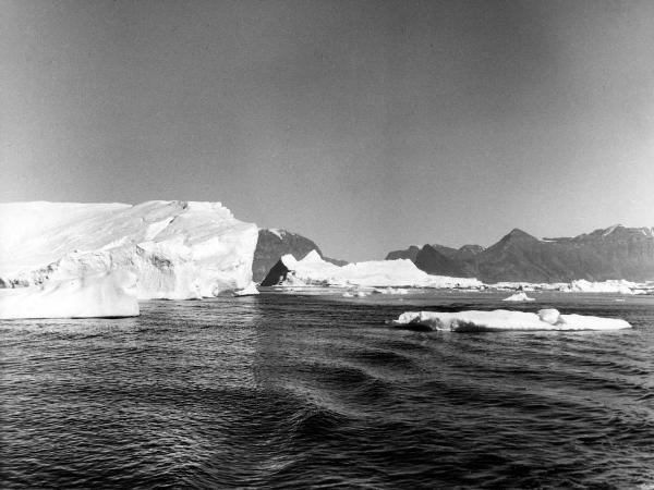 Groenlandia occidentale - Nord dell'Oceano Atlantico - Baia di Baffin - Icebergs - Montagne