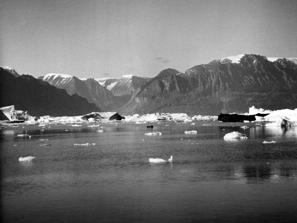 Groenlandia occidentale - Nord dell'Oceano Atlantico - Baia di Baffin - Icebergs - Montagne