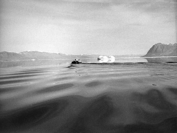 Groenlandia - uomini- gommone -mare -iceberg