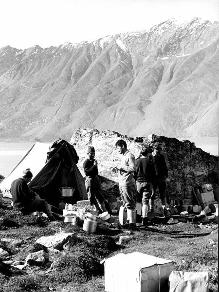 Groenlandia - Isole Menander - uomini- tende