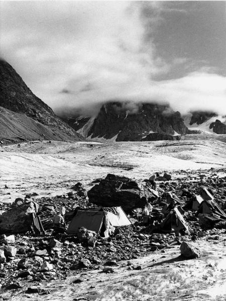 Groenlandia -Isole Menander - ghiaccio - tende - uomini