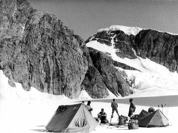 Groenlandia- Vikingebrae- ghiaccio- uomini - tende