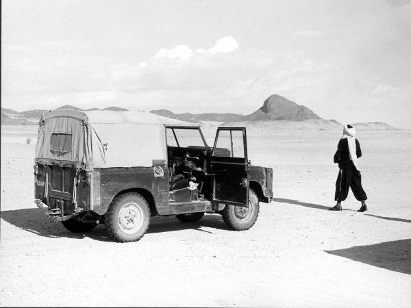 Hoggar -deserto- jeep - uomo