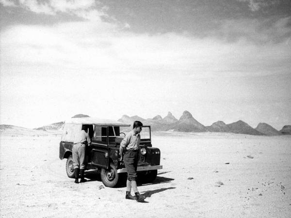 Hoggar -deserto - uomini - jeep