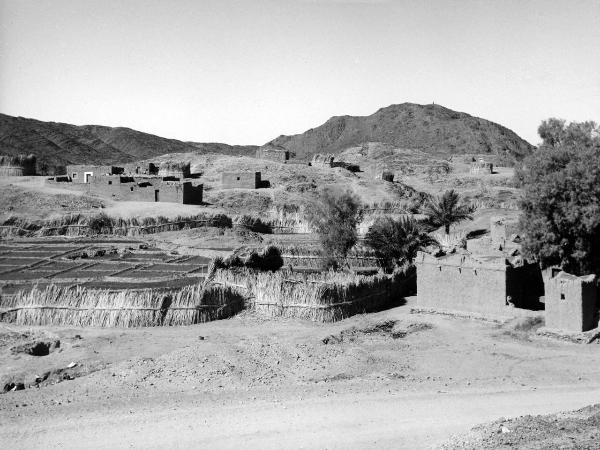 Hoggar- deserto- villaggio - capanne- abitazioni