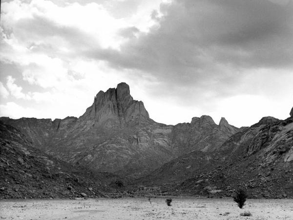 Hoggar- deserto- vette - rocce