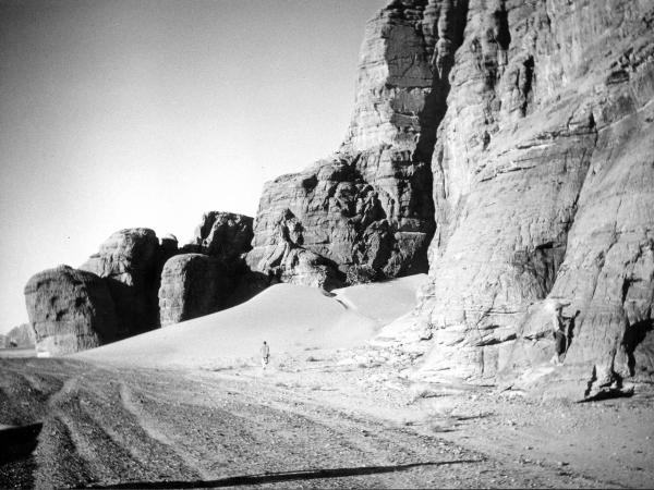 Sahara - deserto - rocce - uomo