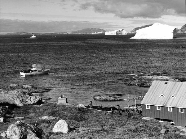 Groenlandia occidentale - Nord dell'Oceano Atlantico - Baia di Baffin - Comune di Qaasuitsup - Villaggio - Upérnavik - Barca - "Franz Terzo" - Persone - Icebergs