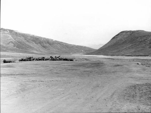 Groenlandia orientale - Mare di Groenlandia - Kong Oscar Fjord - Scoresby Land - Mesters Vig - Miniera - "Nordisk Mineselskab A.S." - Automezzi