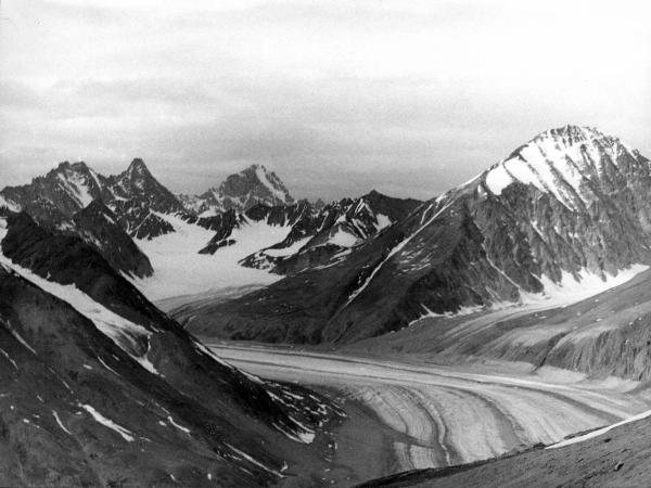 Groenlandia orientale - Mare di Groenlandia - Kong Oscar Fjord - Scoresby Land - Vallata - Alpi Stauning - Vallata - Skeldal - Montagne - Ghiacciai